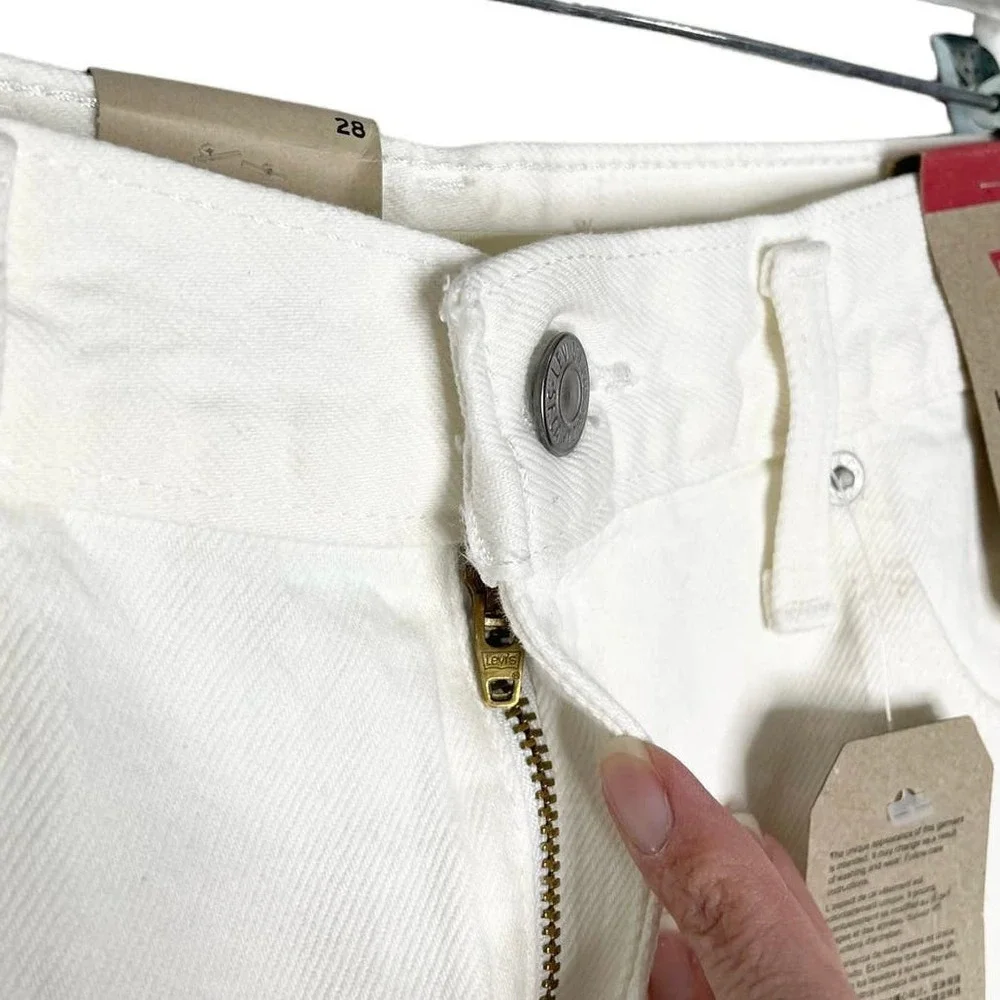 Levi’s High Waisted Mom Shorts In White 28 NWT - Picture 6 of 10